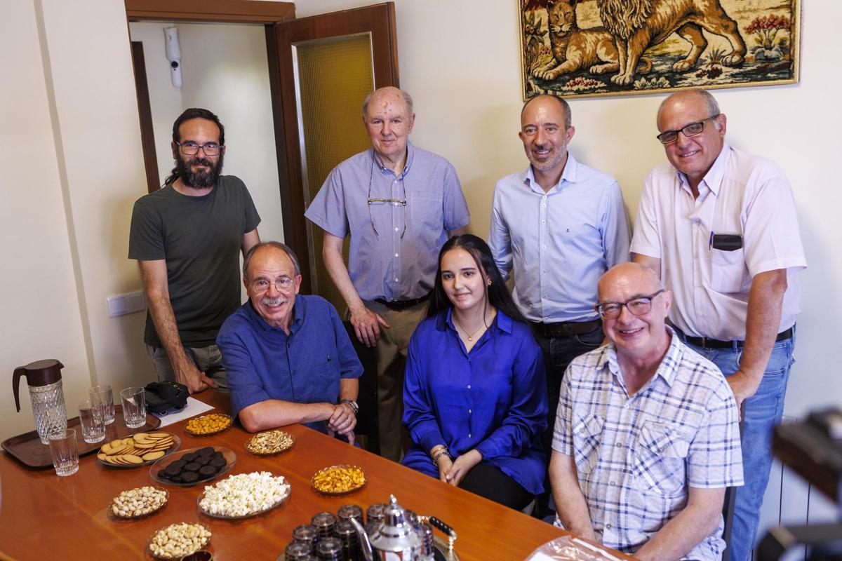 Participants en la  presentació del nou pis de Càritas Manresa