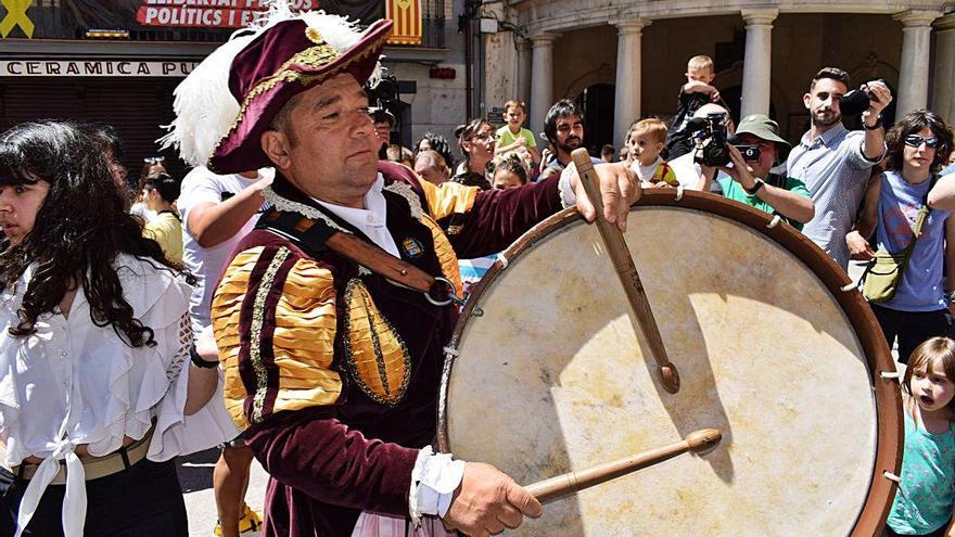 El tabaler anunciant el Corpus del 2019 després del ple de l&#039;Ascensió