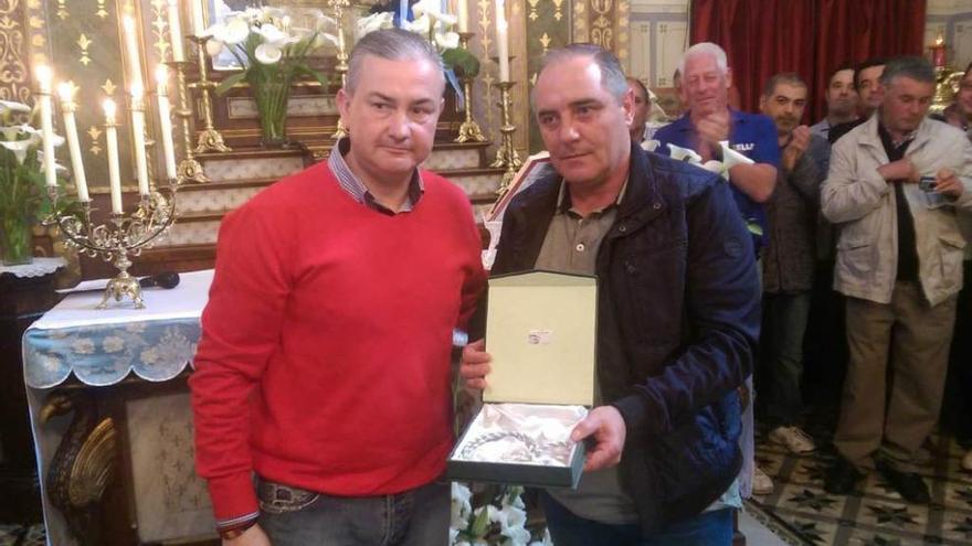 Jorge Sánchez, medalla de honor como costalero de La Guía en Llanes