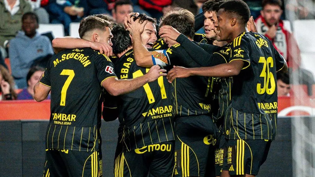 El Real Zaragoza pierde otra vida en Granada (3-1)