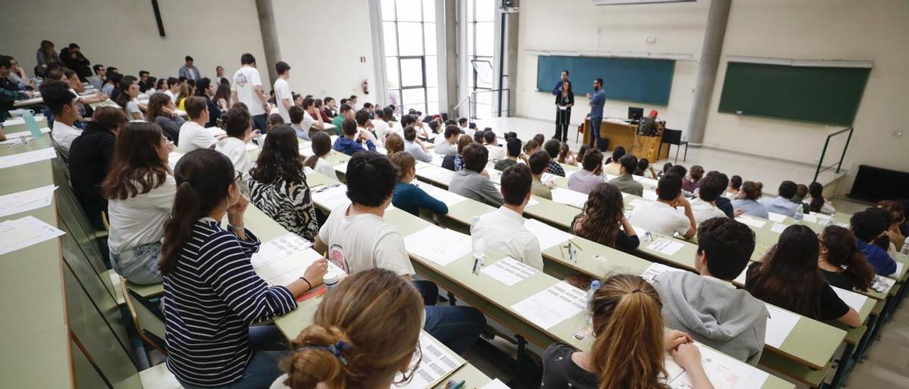 Estudiantes en la EBAU