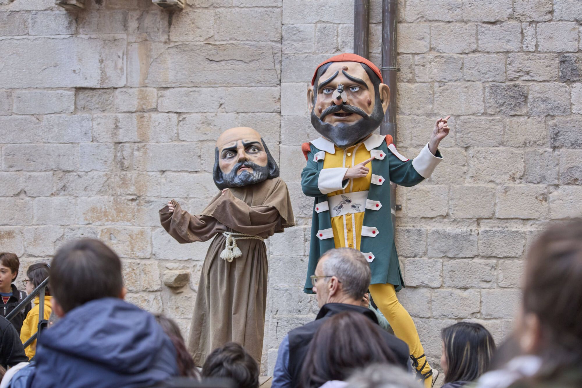 Les fotos de la passejada de capgrossos i gegants a la plaça de la catedral de Girona