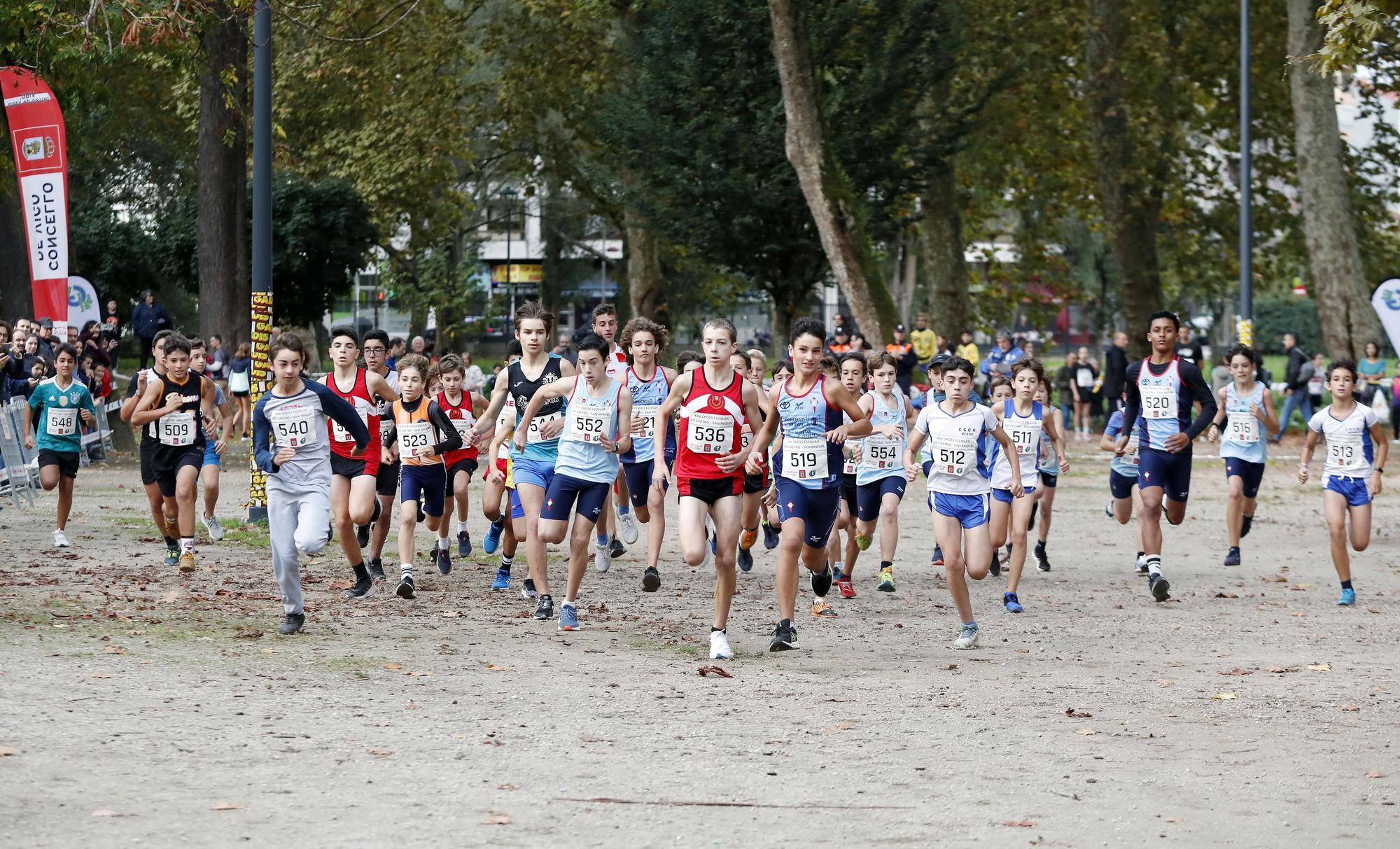 Un millar de jóvenes apuestan por el deporte en el Cross Castro San Miguel