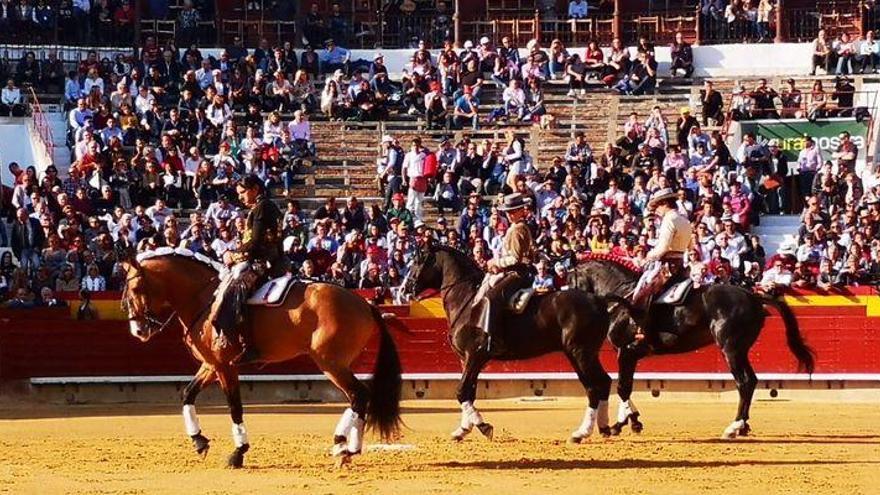 Diego Ventura abre la puerta grande de Castelló