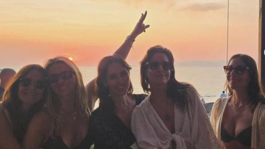 Isabel Jiménez, la segunda por la derecha, con sus acompañantes de viaje.