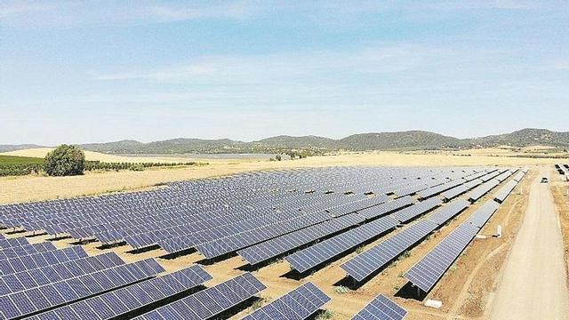La falta de capacidad eléctrica frustra 190 proyectos de renovables