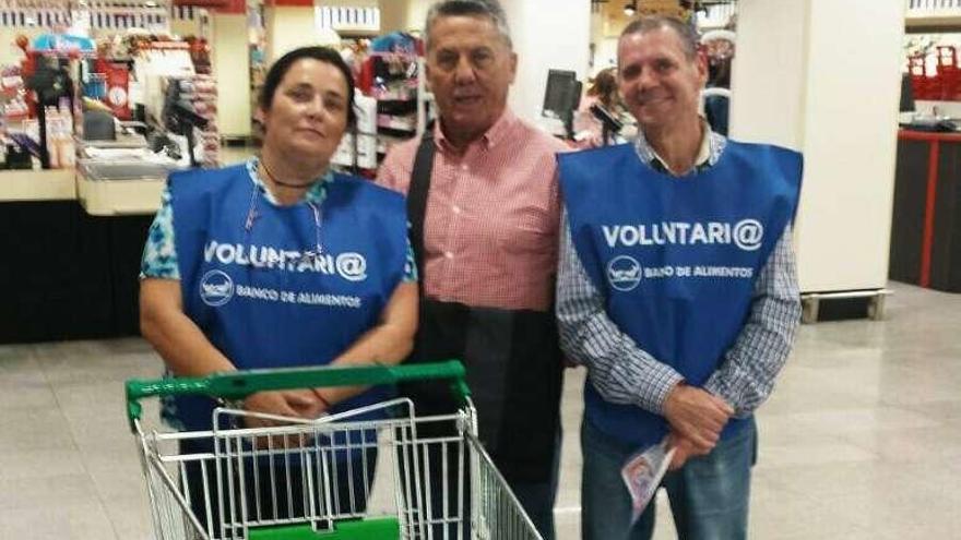 Voluntarios de la &quot;Operación Kilo&quot; en Pontevedra.