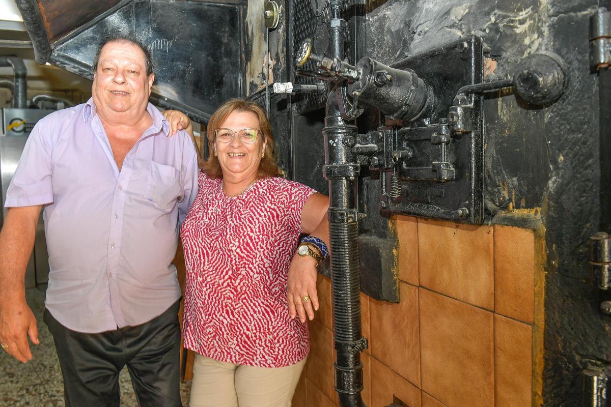 Antonio Vicente, panadero de Fataga, se jubila