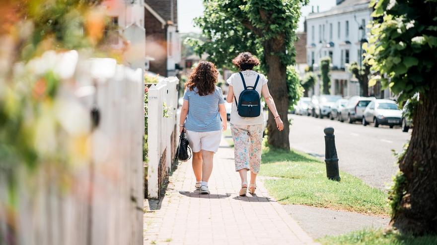 Confirmado: caminar 10.000 pasos diarios es lo ideal, pero también influye cómo se den