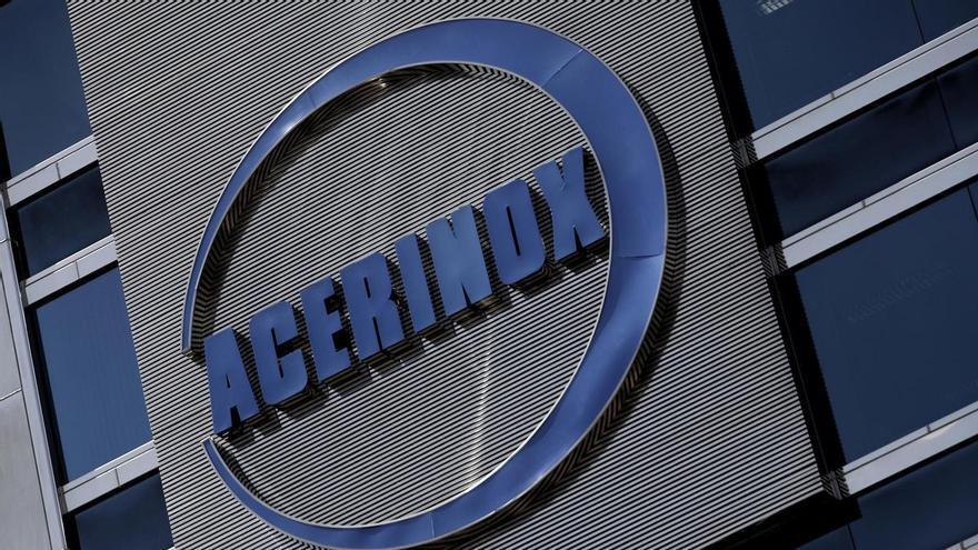 Acerinox vuelve a beneficios en el primer trimestre, pero gana la mitad que un año antes