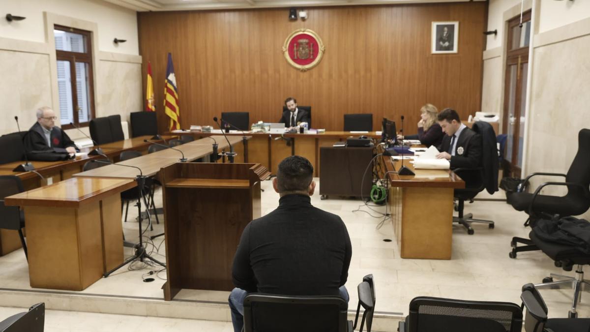 CRIMEN MALLORCA | Condenado a 10 años de cárcel por matar a puñaladas a su compañero de piso en s’Arracó, en Andratx