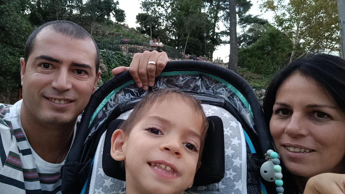 “Serebral palsili oğlumun terapilerine ayda 200 euro harcıyorum çünkü Sağlık ayda sadece 5 saat ödüyor”