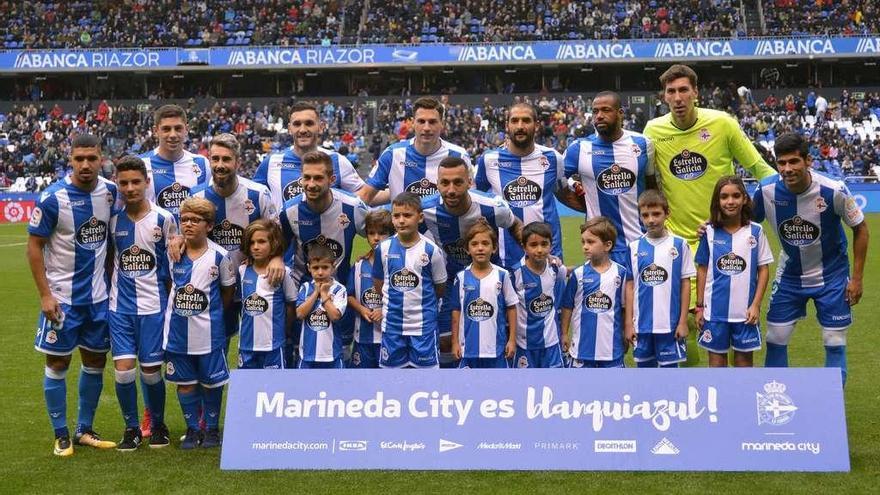 Equipo inicial del Deportivo que recibió al Atlético en Riazor.