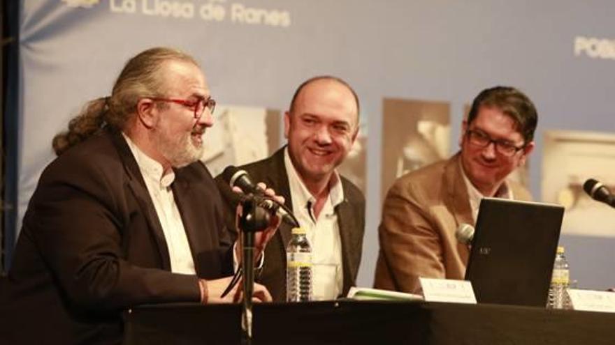 Pedro Rodríguez, junto con el alcade de la Llosa de Ranes, ayer.