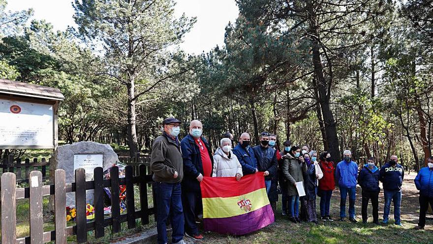 Banderas tricolor por el 14 de abril y en recuerdo a los represaliados