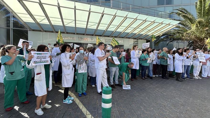 Reciente concentración de médicos en Tenerife en protesta por la reforma del estatuto del personal facultativo.