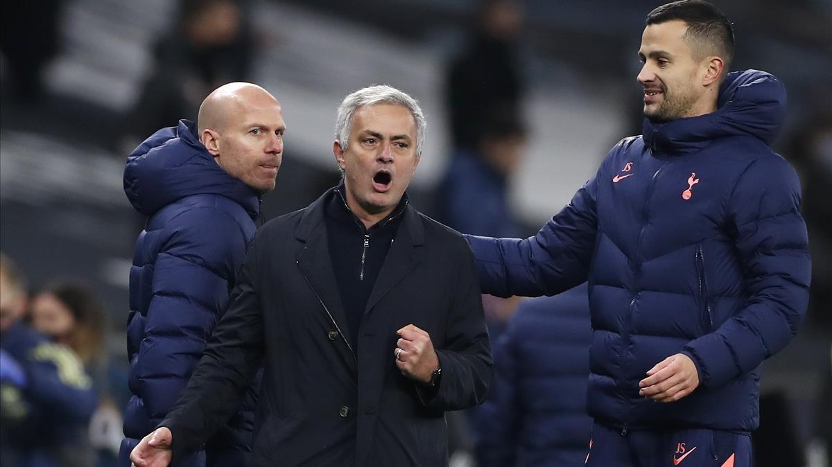 06 December 2020  England  London  Tottenham Hotspur manager Jose Mourinho celebrates after the final whistle of the English Premier League soccer match between Tottenham Hotspur and Arsenal at the Tottenham Hotspur Stadium  Photo  Paul Childs PA Wire dpa  06 12 2020 ONLY FOR USE IN SPAIN