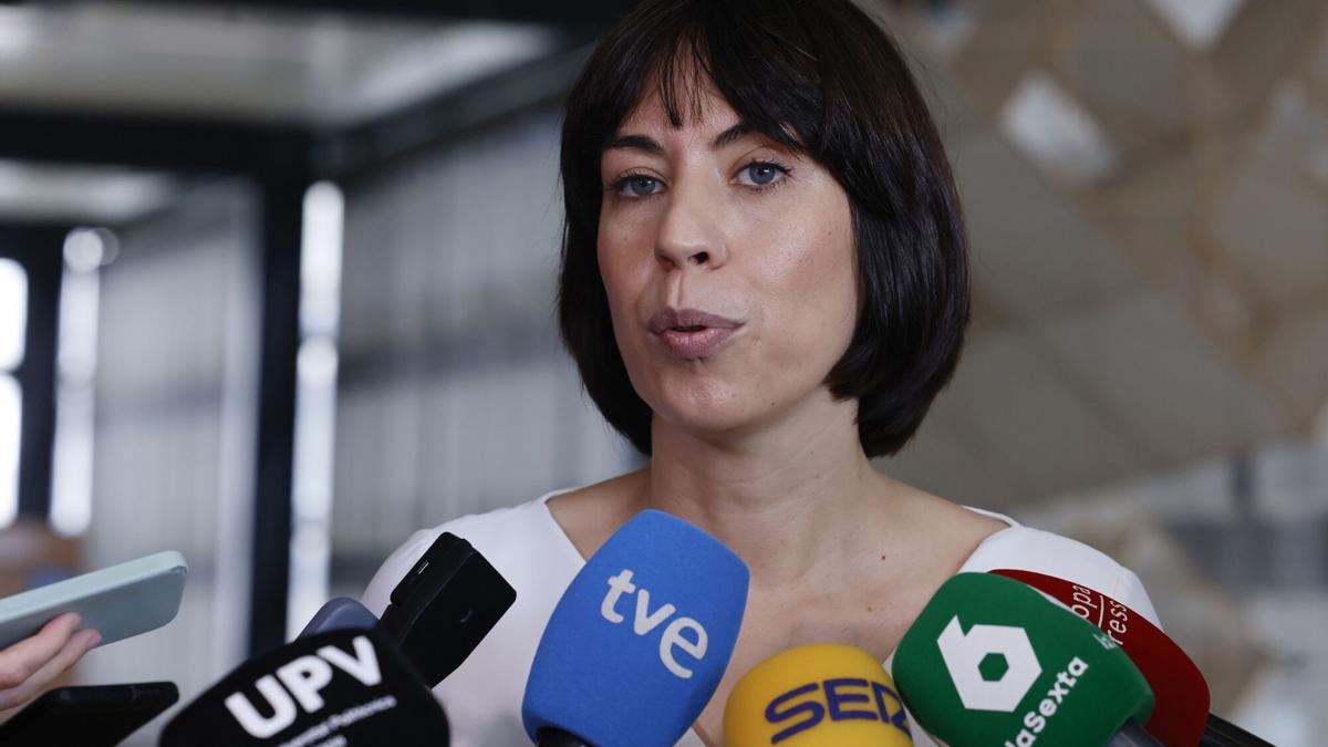La secretaria general del PSPV y también ministra de Ciencia, Diana Morant, en declaraciones a los medios de comunicación en València, este jueves.