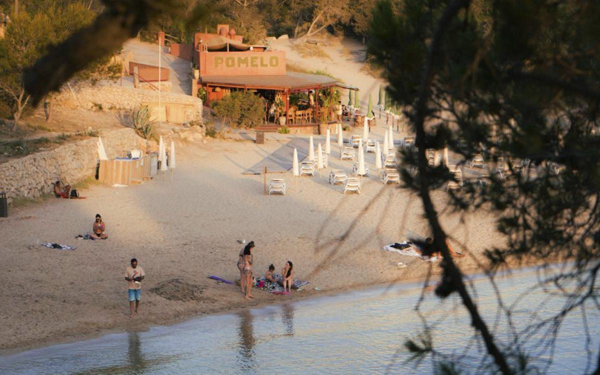 Este restaurante está ubicado en Cala Gració.