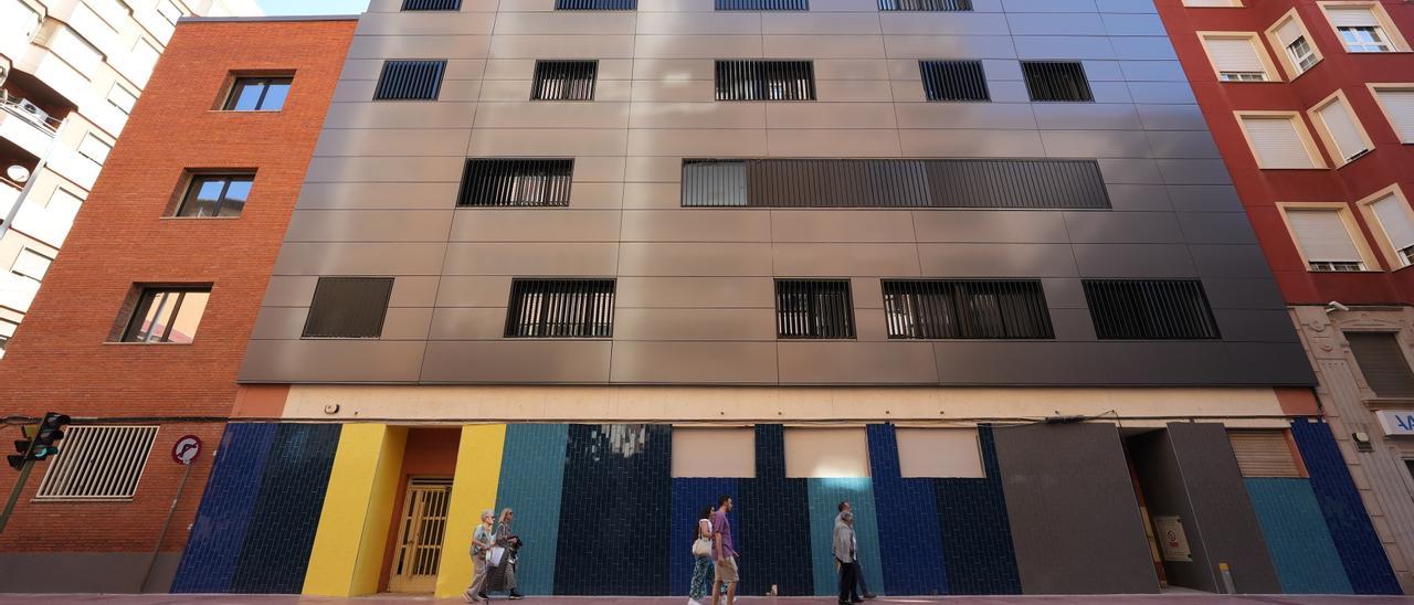 CASTELLON. OBRAS EN EL COLEGIO CEIP HERRERO FACHADA TERMINADA.