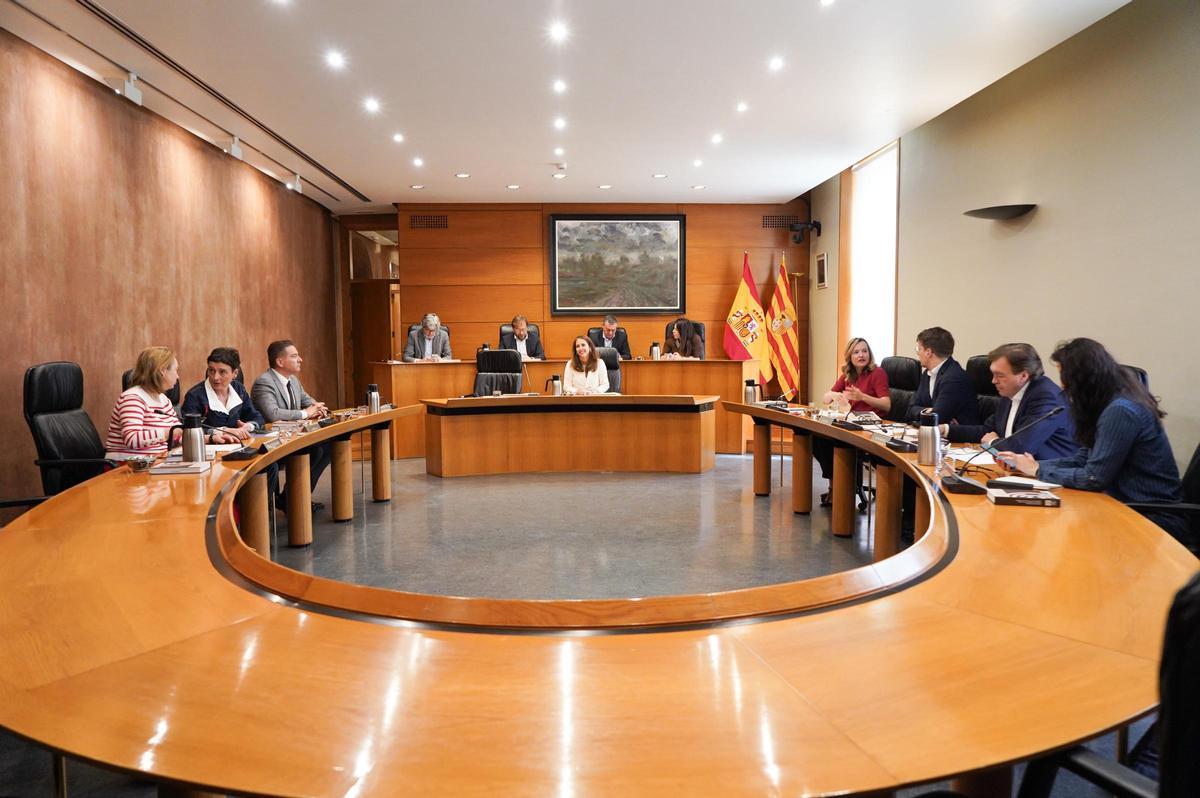 Un instante de la Junta de Portavoces y Mesa de las Cortes de este miércoles.