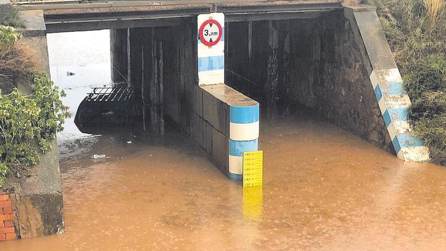 Denuncian que la Policía Local no auxilia a dos ancianos &quot;con el agua por el cuello&quot; en las inundaciones de Nules