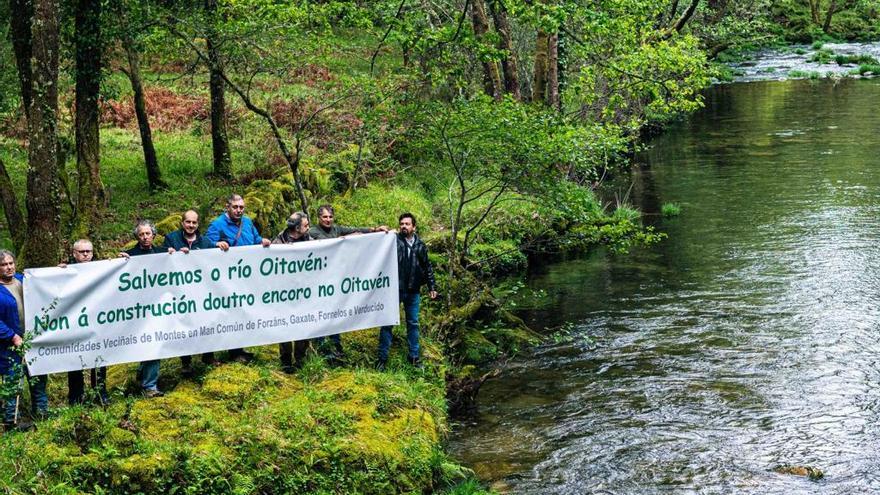 Las directivas de las comunidades de montes, en protesta.