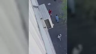 VÍDEO | Una persona herida por un disparo en un tiroteo en plena calle del barrio de La Mina