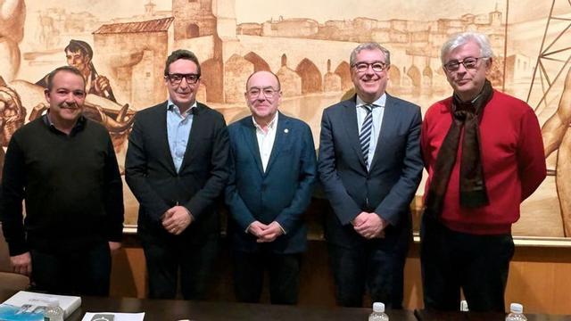 Reunión de Corchado con la Cámara de Comercio, con Enrique Oliveira al frente.