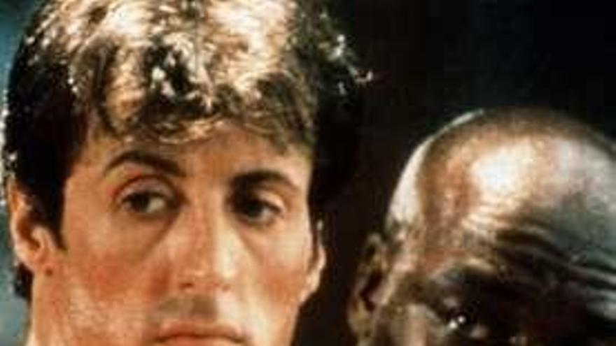 Sylvester Stallone, como Rocky.