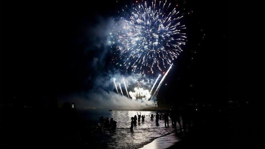 Málaga enciende su cielo para vivir la Feria