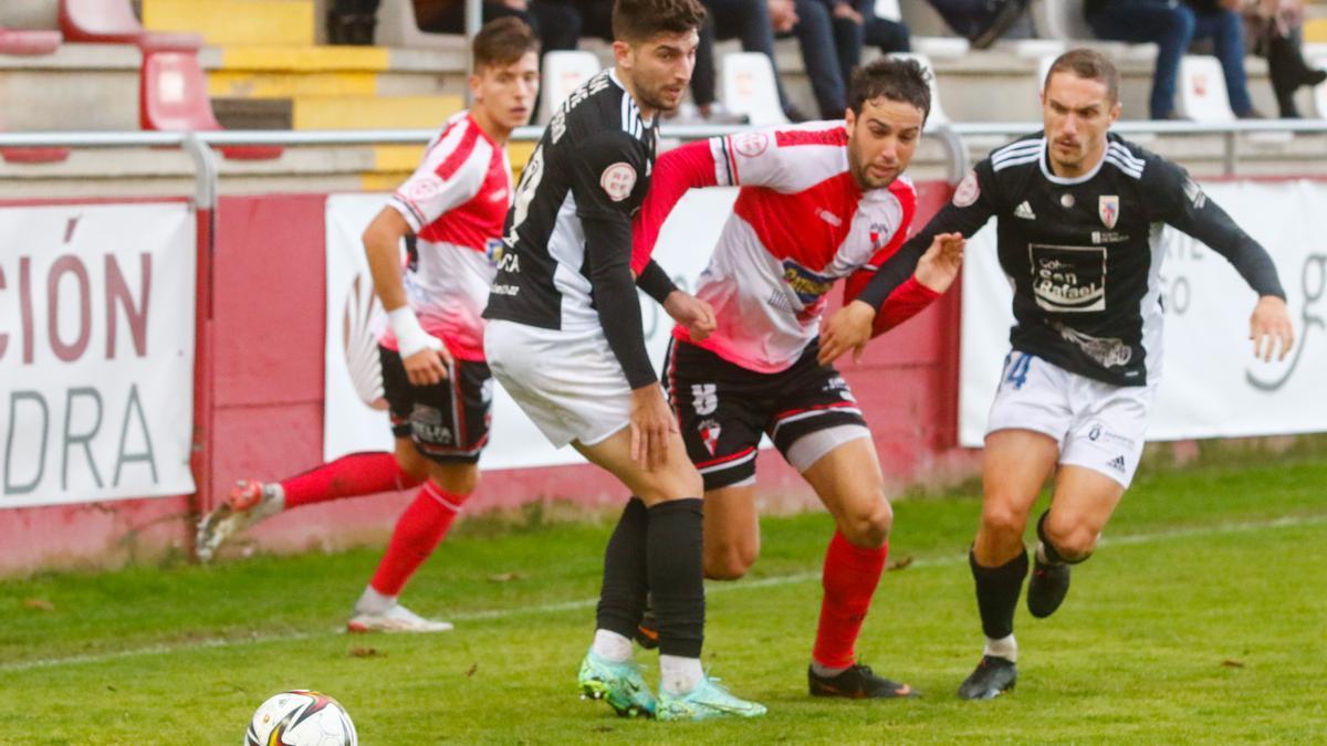 En el partido de la primera vuelta el Compostela se llevó tres puntos que no mereció ante un buen Arosa.