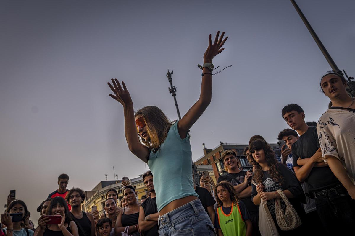 Batalla multitudinaria para farmear aura en Barcelona