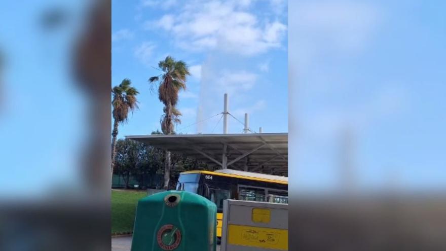 Arreglan la avería que provocó una fuga de agua en la Avenida Marítima