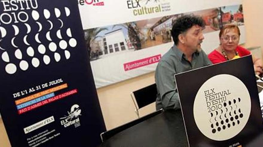 Pepe Miravete, programador cultural, y la concejal Àngels Candela presentaron ayer el Festival d&#039;Estiu.
