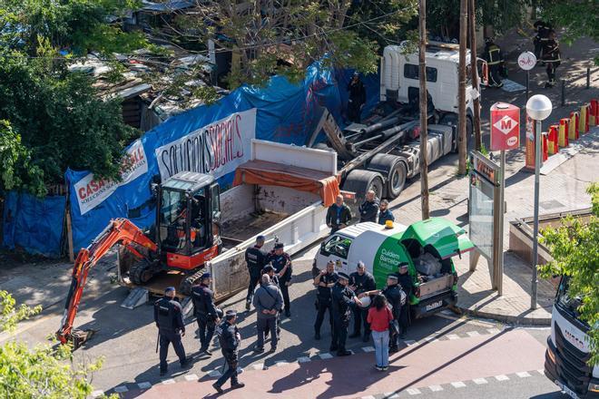 Desalojo del asentamiento de chabolas en el barrio de Vallcarca de Barcelona