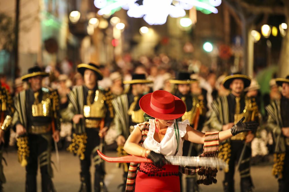 Los Moros y Cristianos de Aspe viven un desenlace espectacular