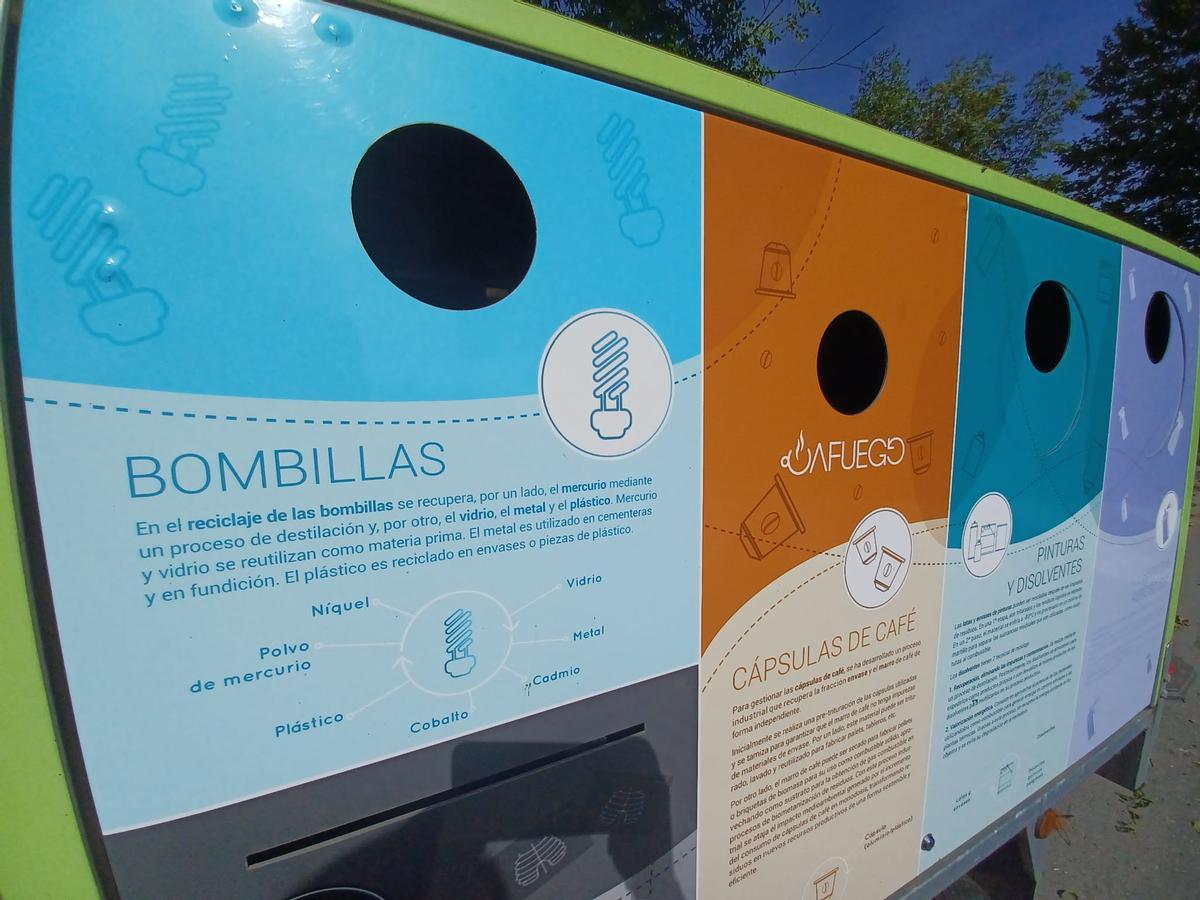 Así son los puntos limpios móviles de Llanera: itinerantes y "recoge todo", desde bombillas hasta radiografías Así son los puntos limpios móviles de Llanera: itinerantes y "recoge todo", desde bombillas hasta radiografías