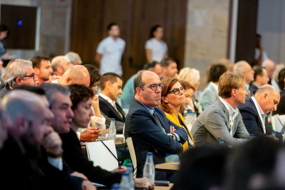 Más de 400 empresarios y directivos se dan cita en Benidorm para debatir sobre la marcha del sector en la sexta jornada sectorial organizada por las principales organizaciones de la Comunidad.