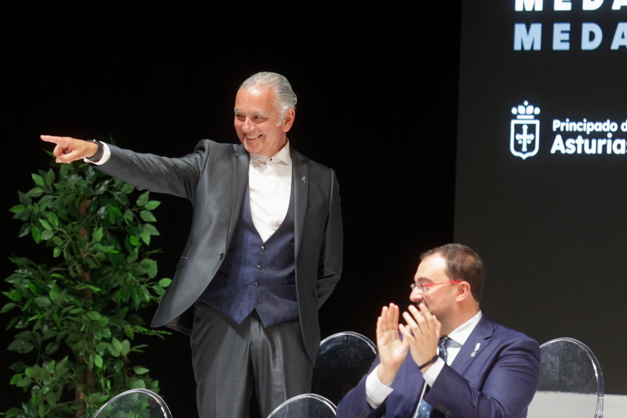 EN IMÁGENES: El acto en Oviedo de entrega de Medallas y distinciones de Asturias