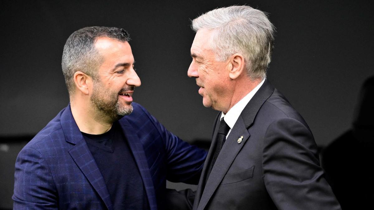 Diego Martínez y Ancelotti se saludan antes del partido