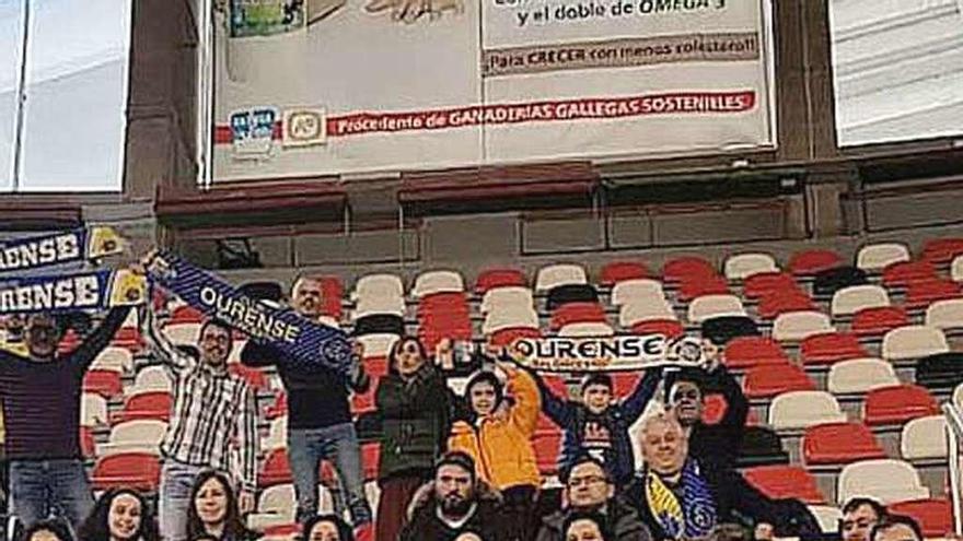 La afición del COB, en el Polideportivo de Riazor.. // FdV