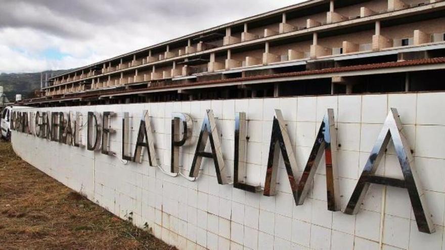 Herido un conductor de 63 años tras colisionar contra un muro en La Palma