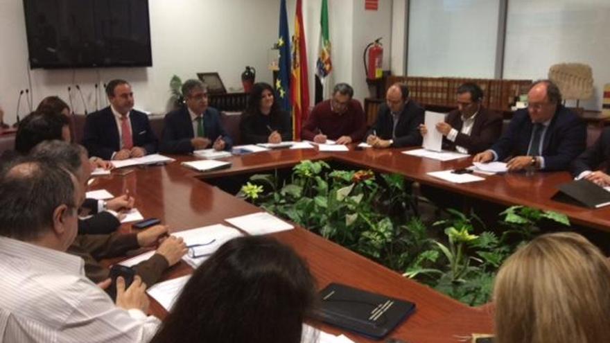 El Consejo de Comercio de Extremadura se pronuncia a favor de reducir a diez los festivos de apertura