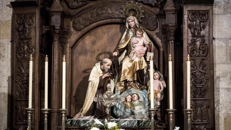 La Virgen del Carmen, una joya de la iglesia de Santiago de Cáceres, vuelve a la calle