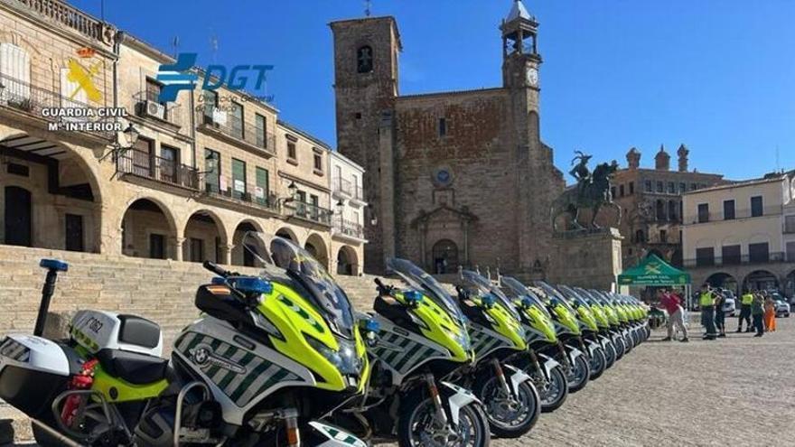 La Guardia Civil celebra 182 años de historia en Trujillo con un desfile militar y una exhibición de medios
