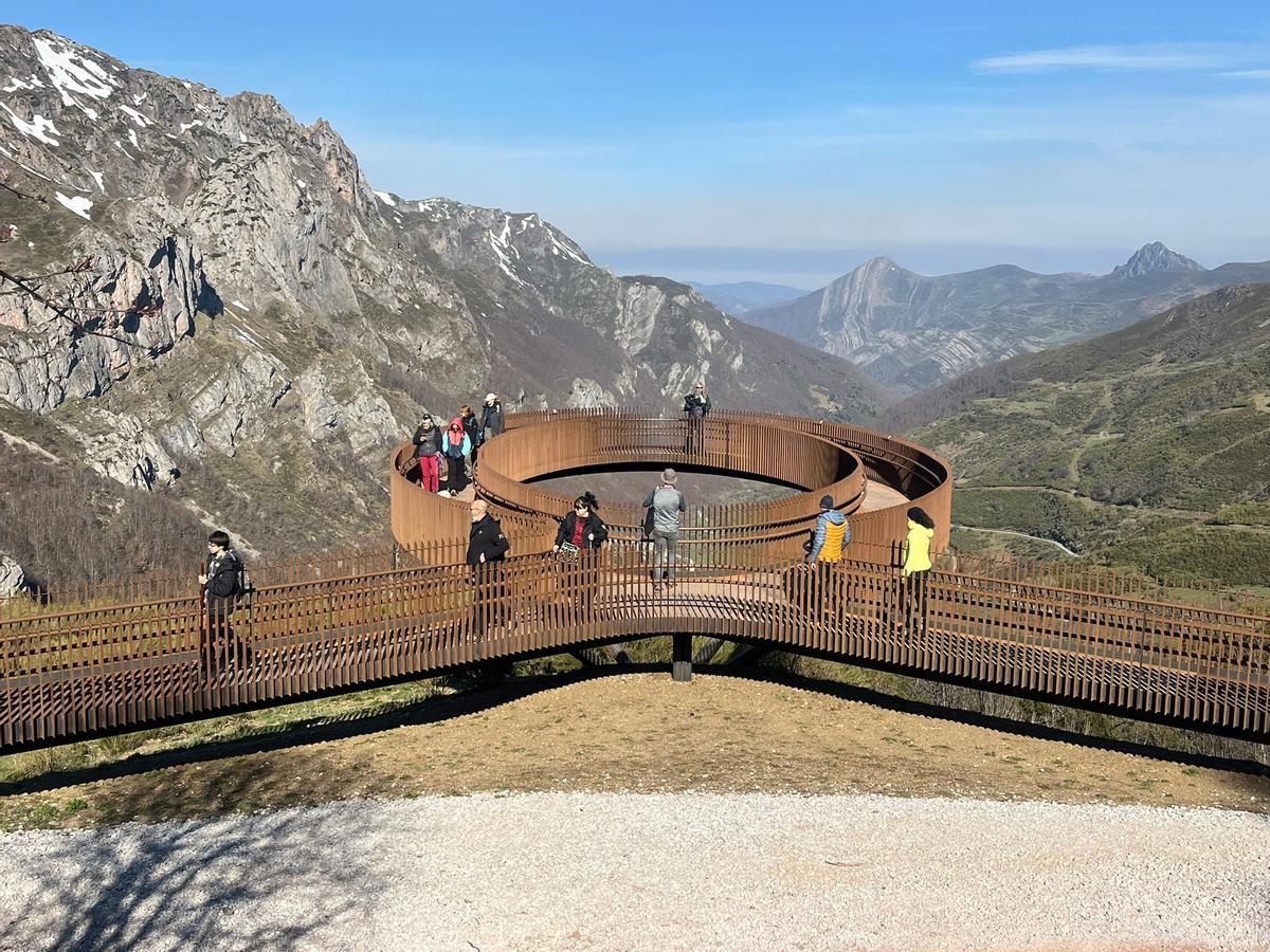 El buen tiempo animó a los asturianos a disfrutar del Principado esta Semana Santa