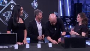 Experimento de ’El Hormiguero’ que acabó con un diamante de 5.000 euros roto de un martillazo.