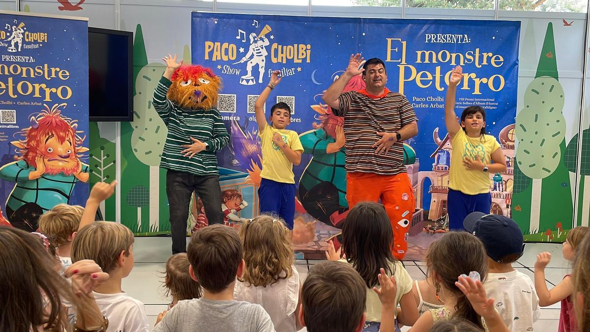 La divertidísima representación en la Feria del Libro de Madrid