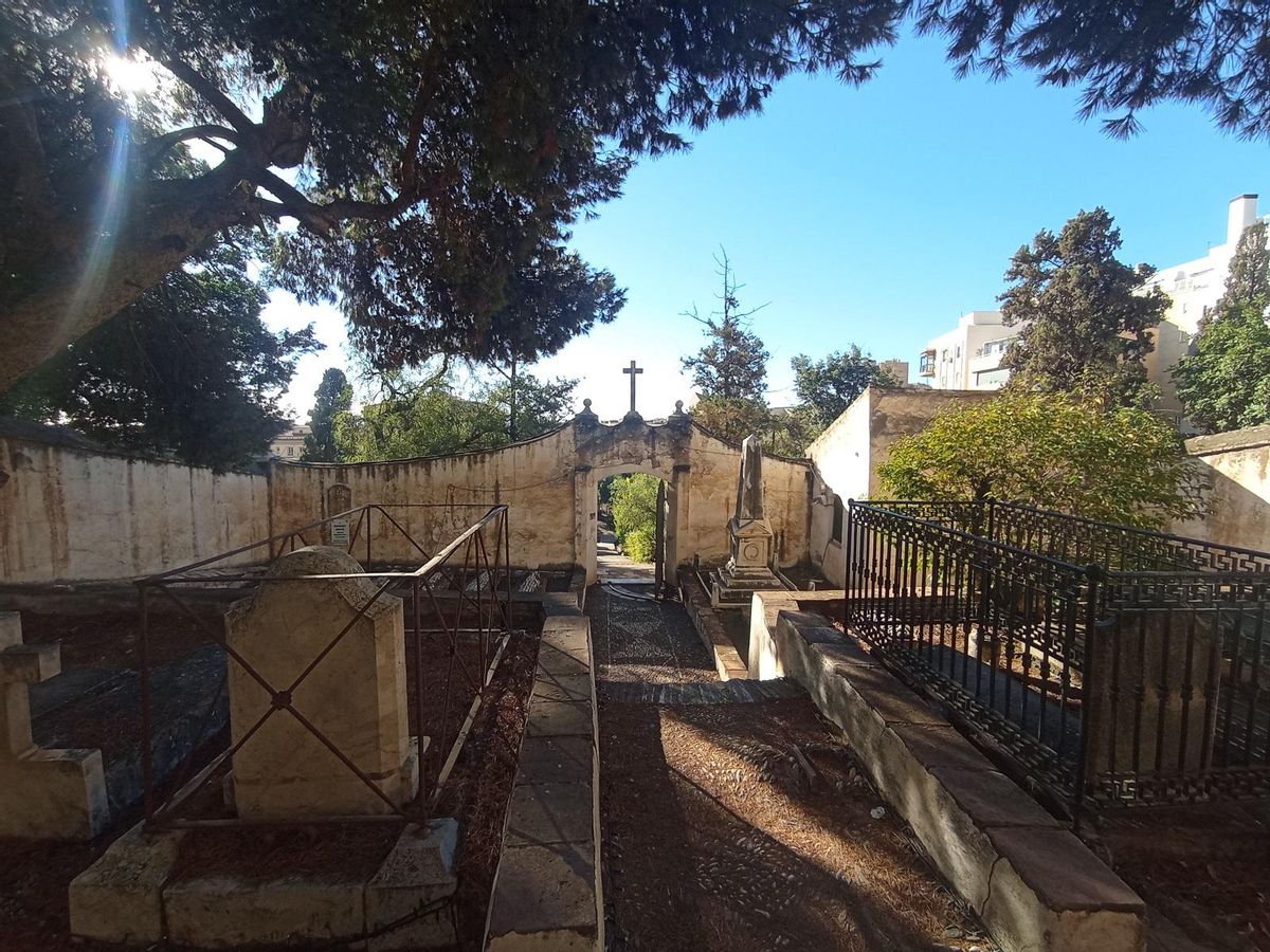 Vista del Cementerio Inglés primigenio, dentro del recinto de este camposanto protestante.